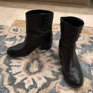 Donald J Pilner Black Ankle Boots Sz8